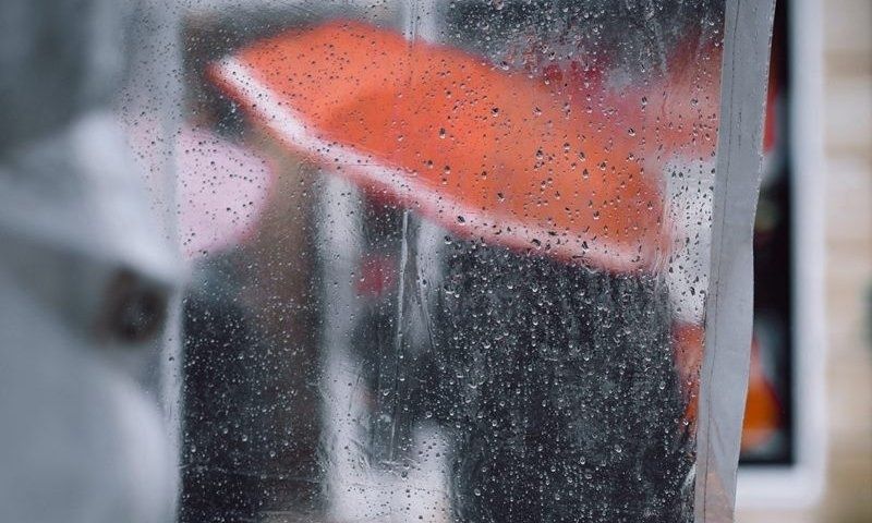 تقلبات حادة في الطقس: ارتفاع ملموس حتى السبت وأمطار تعود الأحد