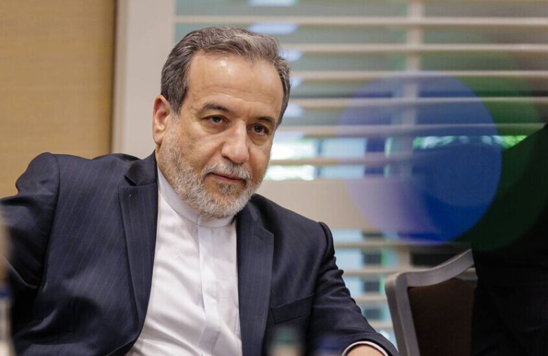 وزير الخارجية الإيراني عراقجي يعود إلى باكستان وينقل شروط طهران لوقف الحرب