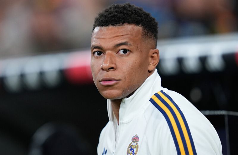 غضب في ريال مدريد من مبابي .. “يهدر الفرص ويغادر هرباً من الجماهير”