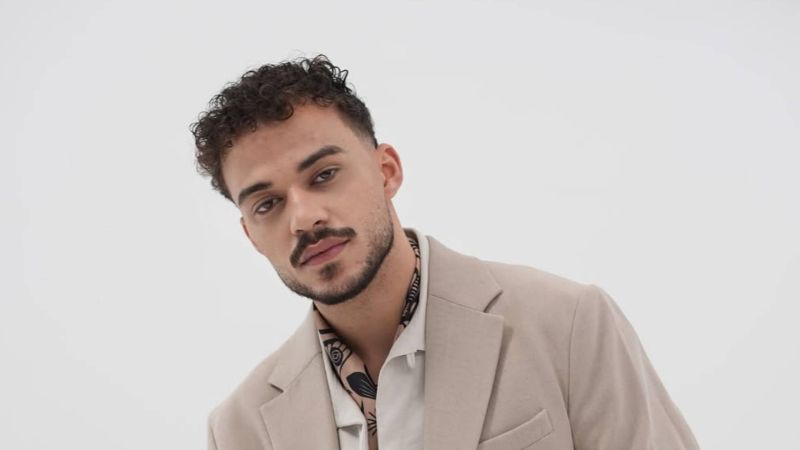 عقب تعميم ضبطه وتبرؤ والده.. حسام السيلاوي يكسر صمته: “أنا مرشد نفسي وأخطأت”