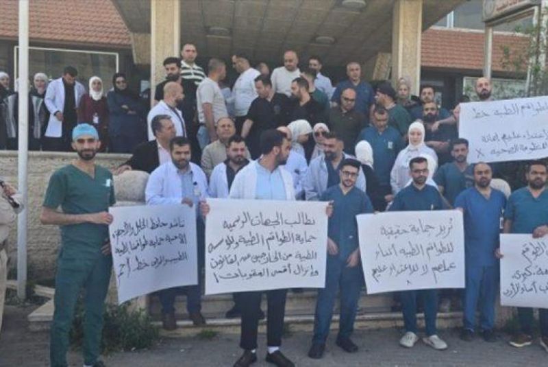 لوّحت بالإغلاق الشامل.. نقابة الأطباء تصدر بياناً تحذيرياً بشأن الاعتداءات على الكوادر الطبية