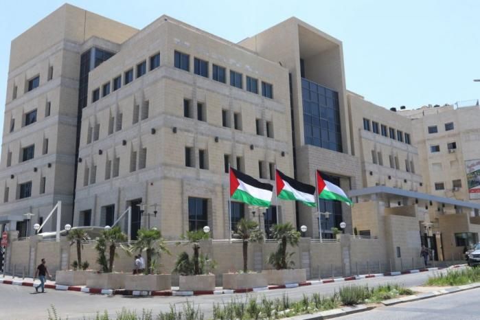 سلطة النقد تحدد سقف خصم أقساط القروض من رواتب الموظفين