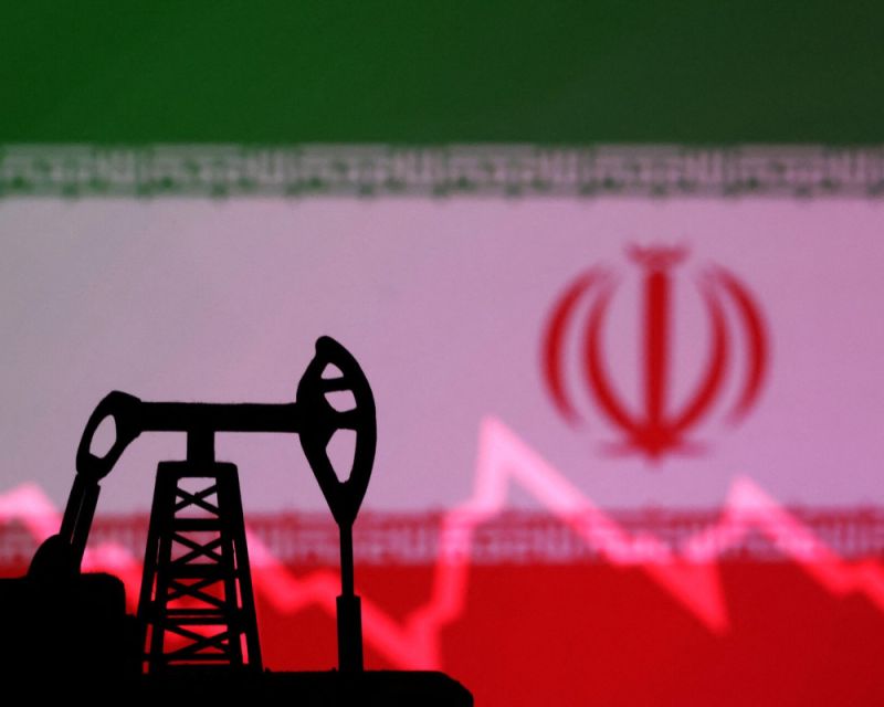 النفط يتراجع بأكثر من 4% مع ترقب اتفاق أميركي إيراني