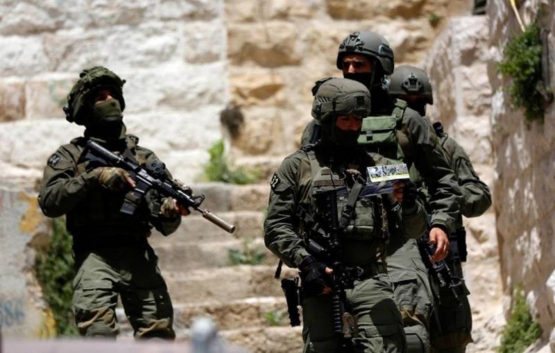 الاحتلال يستدعي مقدسيا للتحقيق ويبلغه بمنعه من السفر 6 أشهر