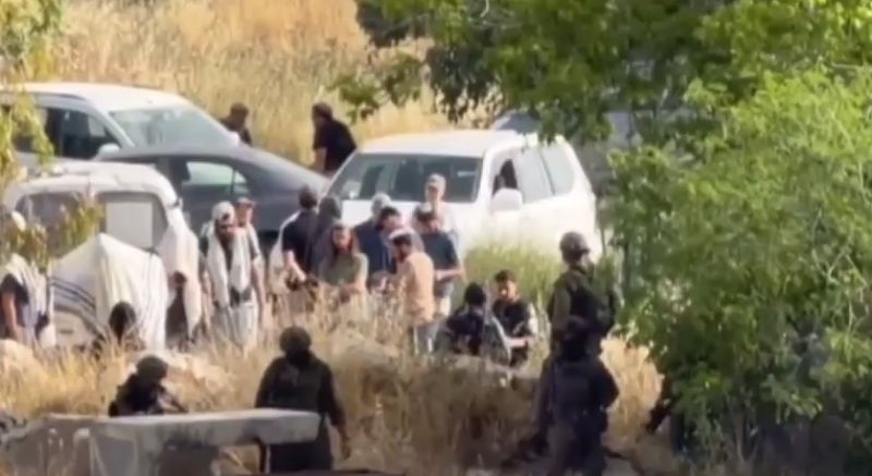 لليوم الثاني: مستوطنون يؤدون طقوساً تلمودية عند مدخل سنجل