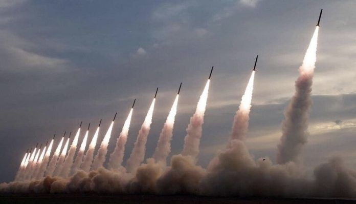 حزب الله يقصف حيفا وعكا برشقة صاروخية