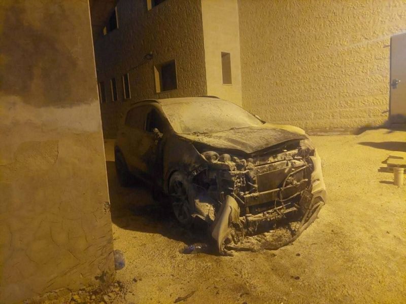 المستوطنون يحرقون مسجدا ومركبات في جيبيا شمال غرب رام الله