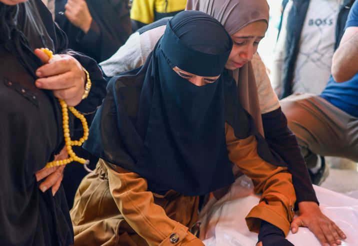 استشهاد رضيع وأبويه بنيران الاحتلال في غزة
