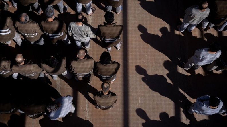 الكنيست يصادق على إنشاء محكمة خاصة لأسرى النخبة تشمل الإعدام