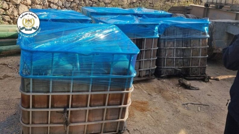 ضبط 3000 لتر مواد خطرة في محافظة الخليل