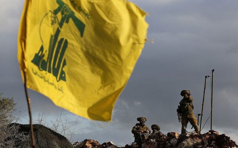 مقاتل من حزب الله يشتبك مع قوات الاحتلال عند الحدود مع فلسطين