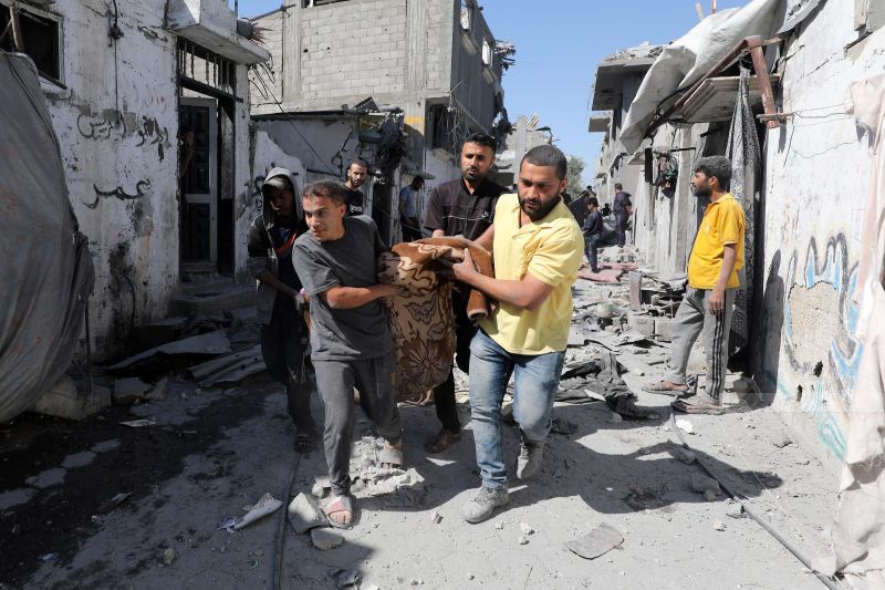 شهيدان ومصابون في قصف الاحتلال دراجة نارية في خان يونس