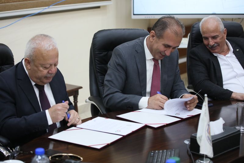 خضوري ومعهد فلسطين لأبحاث الأمن القومي يوقعان مذكرة تفاهم لتعزيز البحث العلمي والدراسات الاستراتيجية