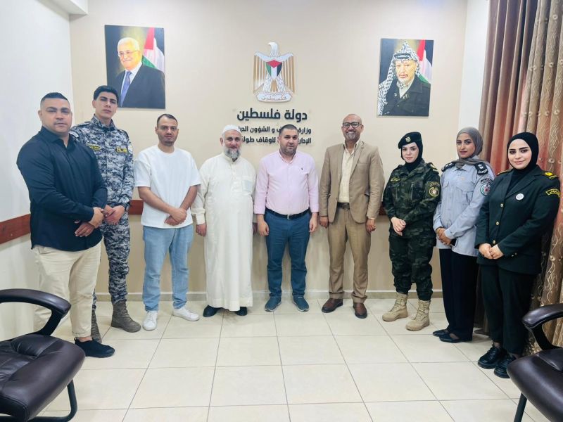 لجنة العلاقات العامة في المؤسسة الأمنية تزور مديرية الأوقاف للتهنئةً بعودة حجاج بيت الله الحرام