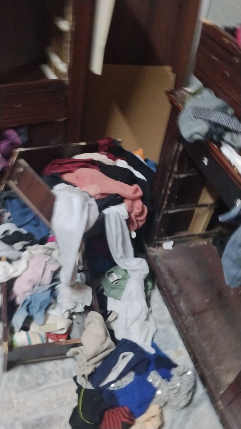 فجر اليوم قوات الاحتلال تقتحم منزل حسام راشد في بلدة بيت وتعيث فساداً وخراباً في منزله والمركبات دون سبب