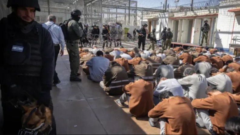 مؤسسات الأسرى: الاحتلال حول سجونه لمنظومة تعذيب ممنهج
