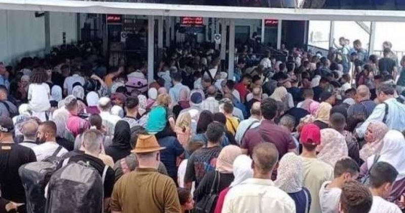 اتفاق على تشكيل لجنة فلسطينية – أردنية لتذليل العقبات التي تواجه المسافرين على معبر الكرامة