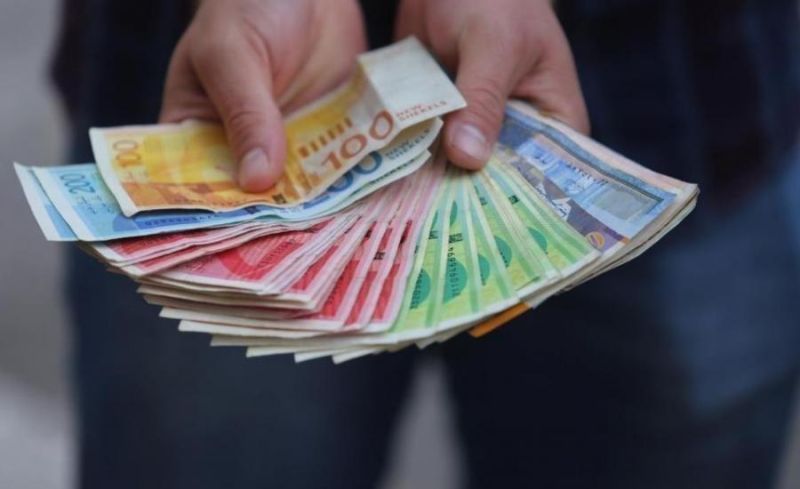 المالية: رواتب الموظفين عن شهر آذار يوم الخميس بنسبة لا تقل عن 50% وبحد أدنى 2000 شيكل