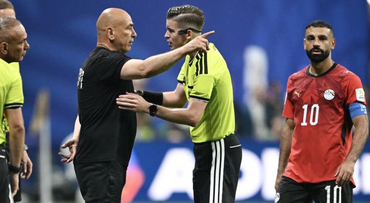 أول قرار من “الفيفا” تجاه حكم مصر والأرجنتين