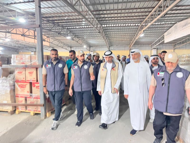 بدعم من وكالة الإمارات للمساعدات الدولية .. المزروعي يتفقد المركز اللوجستي   الإماراتي بالعريش لمتابعة تجهيز مساعدات غزة