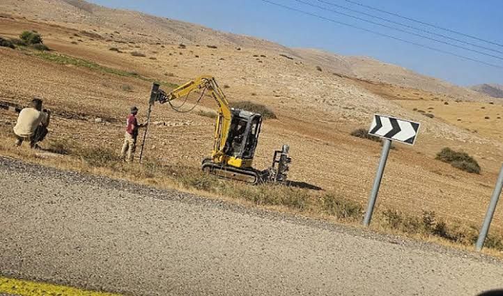 مستوطنون يعتدون على المواطنين ويستولون على ثلاث مركبات في الأغوار الشمالية