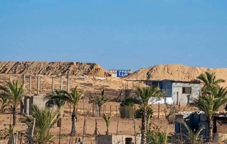 الاحتلال يغتال مواطنا ويبدأ بعزل مدينة رفح