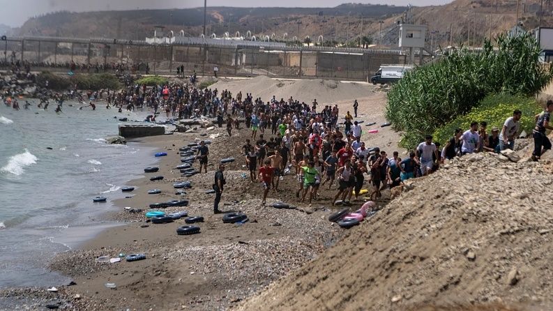 إسبانيا: عبور 49 ألف مهاجر إلى سبتة خلال 24 ساعة