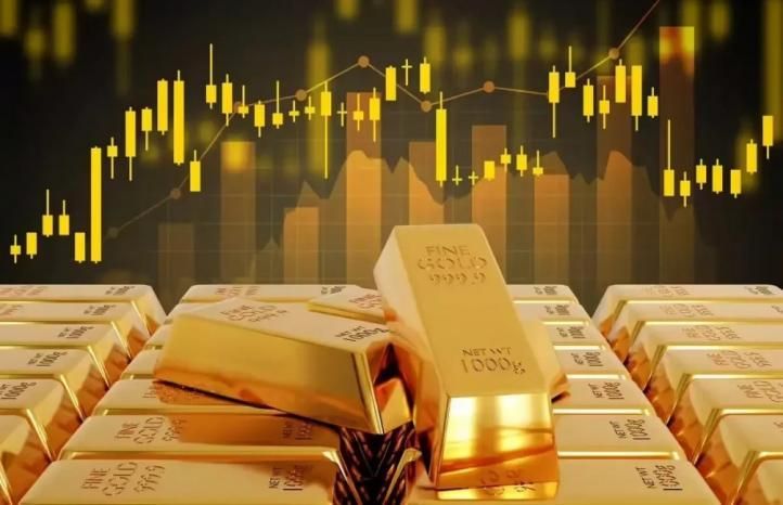 الذهب يتراجع والنفط يرتفع بأكثر من 2%