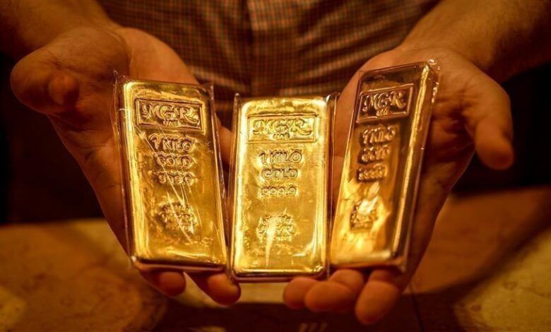 الذهب يرتفع 1.6% لتصل الأونصة لأكثر من 4590 دولار