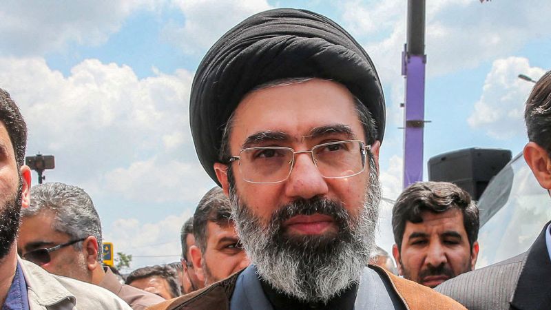 مجتبى خامنئي يعيد ترتيب قيادة الجيش والحرس الثوري بـ6 تعيينات جديدة
