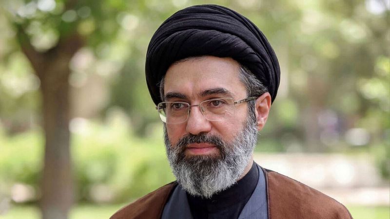 المرشد الإيراني يدعو الإيرانيين لتجنب الخلافات والدول الإسلامية للوحدة