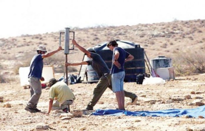 مستوطنون يسرقون المياه من الخط الرئيسي المزود لقرية المغير