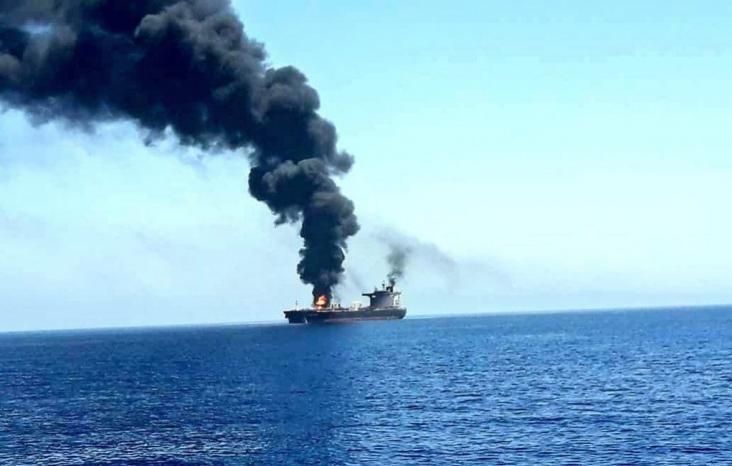 إصابة 3 سفن بمقذوفات في مضيق هرمز