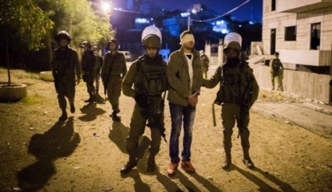الاحتلال يعتقل شابا من مخيم قلنديا