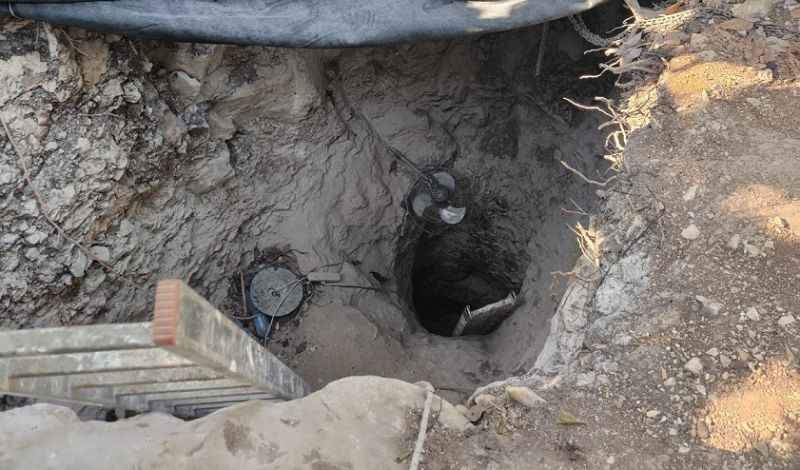 شرطة الاحتلال تزعم العثور على نفق بعمق 25 مترًا وأسلحة في قلقيلية