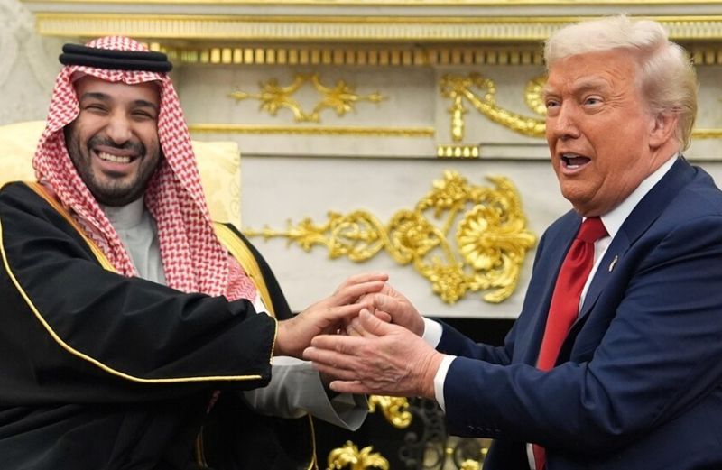 اكسيوس: اتصل ولي العهد السعودي مرتين وتوسل ..لكن ترامب رفض مهاجمة الحوثيين