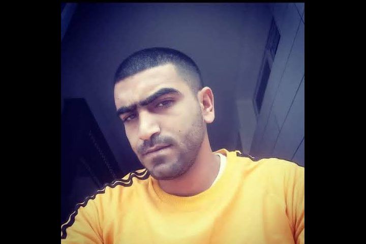 تسليم جثمان الشهيد شادي العجارمة في بيت أولا بعد احتجازه يومين