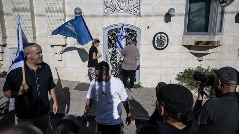 بريطانيا تهدد بطرد 27 دبلوماسيًا وإسرائيل تتمسك بإغلاق قنصليتها بالقدس