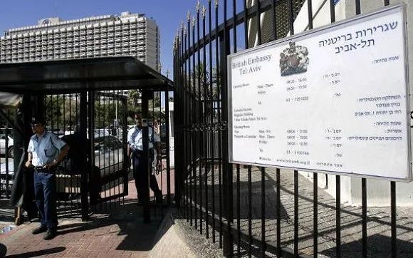 توتر دبلوماسي.. الاحتلال يغلق القنصلية البريطانية في القدس وبريطانيا تلوّح بالرد