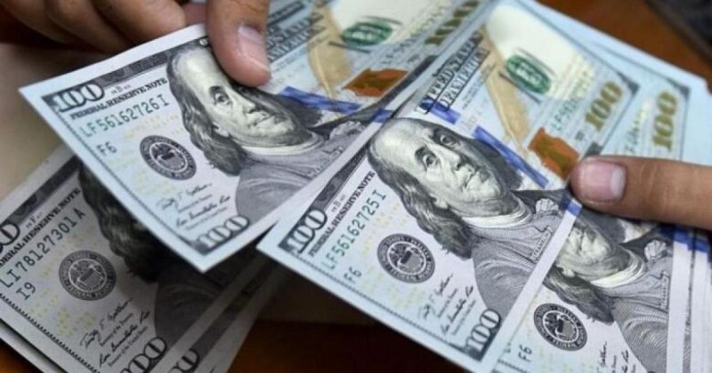 الدولار يتراجع إلى 2.92 شيكل وسط ترقب للتطورات السياسية