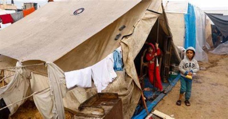 غزة تستقبل الشتاء بخيام مهترئة ونازحون يواجهون البرد دون مأوى