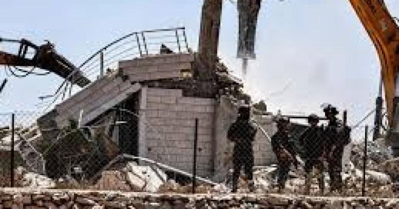 الاحتلال يهدم منشآت في بيت لحم وينفذ اقتحامات في الضفة والقدس