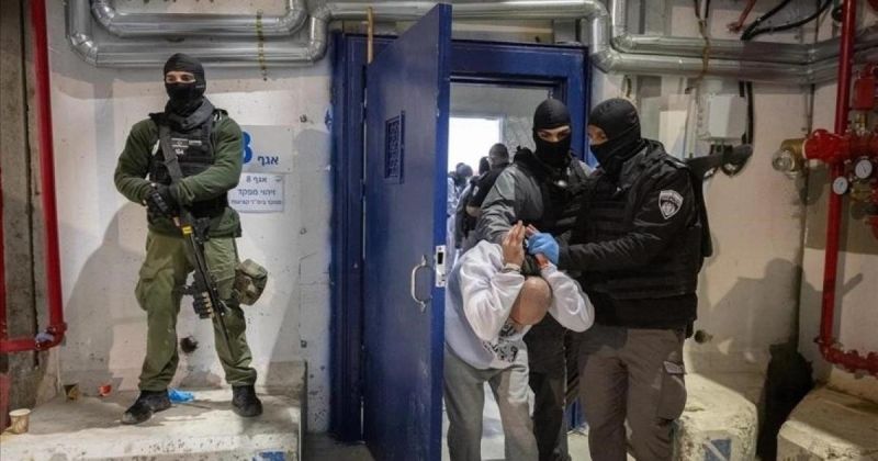 الاحتلال يمارس التعذيب بحق الأسرى عبر احتجازهم في "غرفة تبريد" بملابس خفيفة
