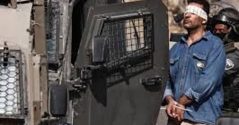 الاحتلال يستدعي مقدسيًا ويمنعه من السفر وسط مداهمات في الضفة