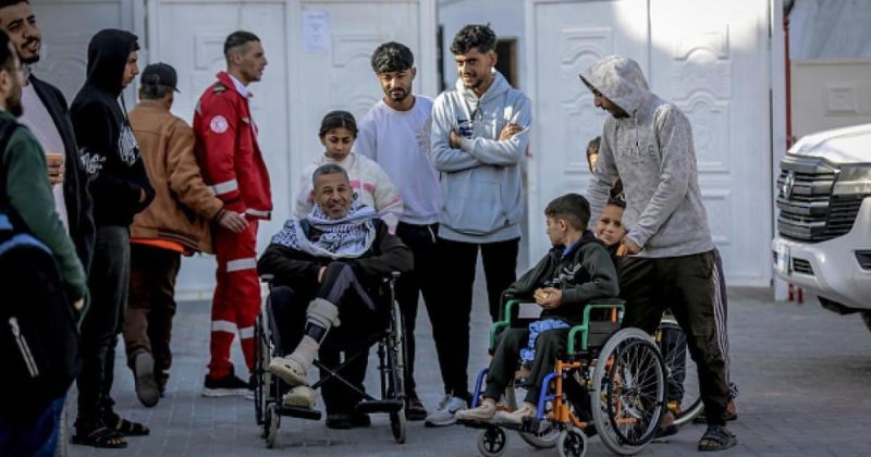 جرحى غزة يطالبون بالسفر للعلاج: "نعيش موتًا متكررًا وحياتنا تستحق الإنقاذ"