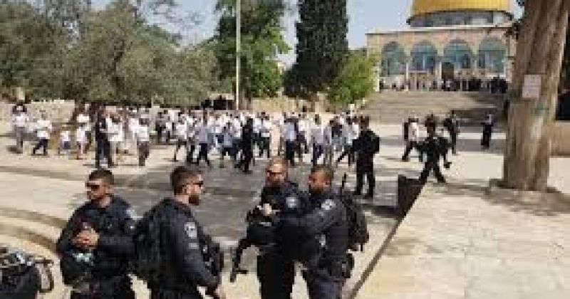 بين إغلاق الأقصى يوم الجمعة ومحاولة اقتحامه ..معركة على الزمان والمكان