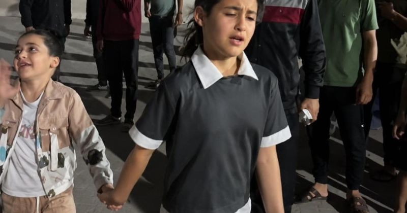 الطفلتان جودي وإلهام خرجنَ مع عمتهن لشراء فساتين العيد.. فعُدنَ بدونها