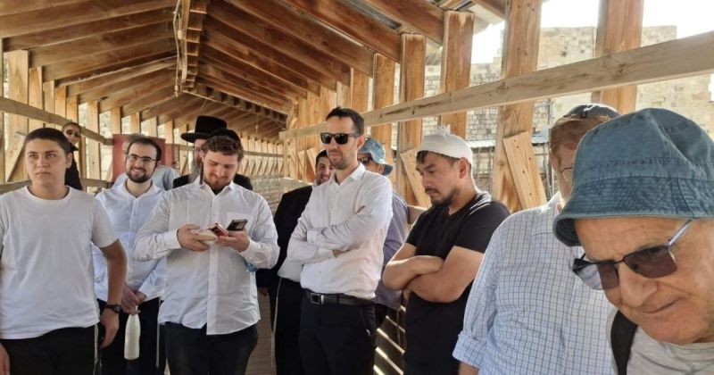 عشرات المستوطنين يقتحمون المسجد الأقصى ويؤدون صلوات تلمودية