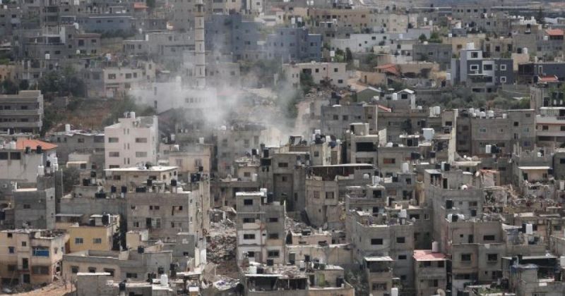 “لم يبقَ لنا سوى المفاتيح”.. هكذا تحوّل مخيم نور شمس إلى مدينة من الركام والنازحين؟