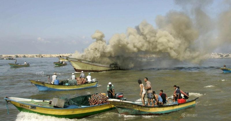 بكر: البحرية الإسرائيلية تعتقل 9 صيادين وتهاجم مراكب الصيد قبالة سواحل القطاع